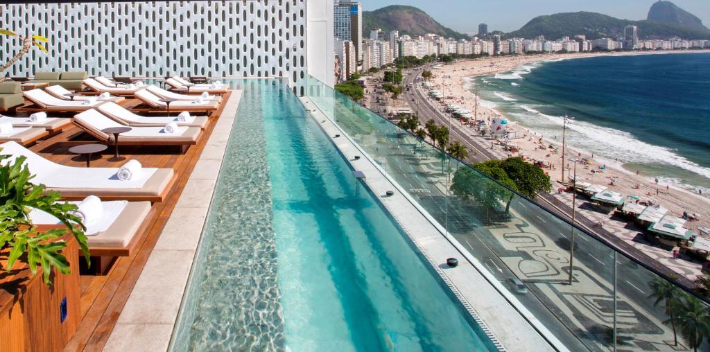 Piscina do Hotel Emiliano, um dos melhores hotéis do Rio de Janeiro